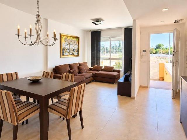 Casa adosada en Venta en Centro