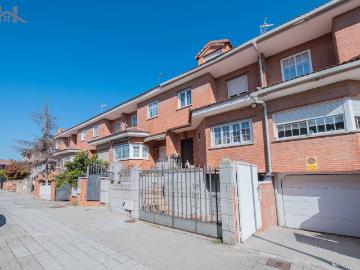 Avenida Principe de Asturias, Madrid, Pinares Llanos