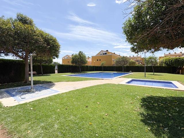 Casa adosada en Venta en Centro