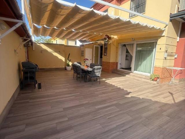 Casa adosada en Venta en Centro