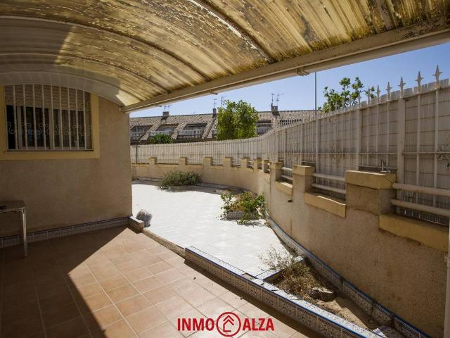 Casa adosada en Venta en Centro