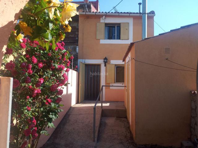 Casa adosada en venta en Cepeda la Mora. Casa de pueblo habitable con calefacción y patio. No necesidad de reforma, ubicada en una población muy tranquila al norte de la s. Casas adosadas Cepeda la.