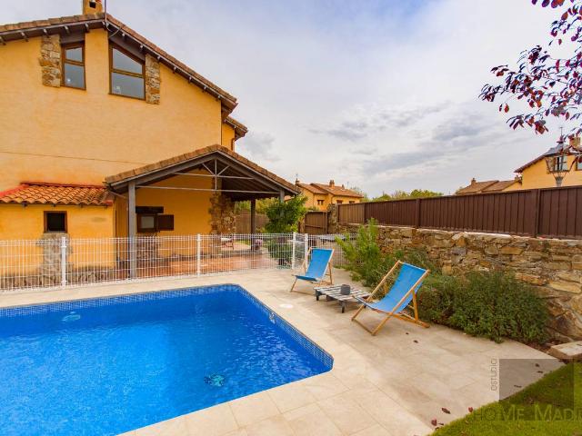 Casa adosada en Venta en Cerceda