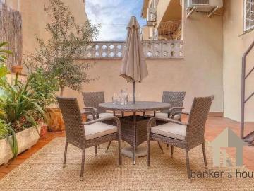 Casa adosada en venta en Cerdanyola del Vallès, Catalunya Fontetes. Casa 4hab, terraza en centro Cerdanyola. Casas adosadas Cerdanyola del.