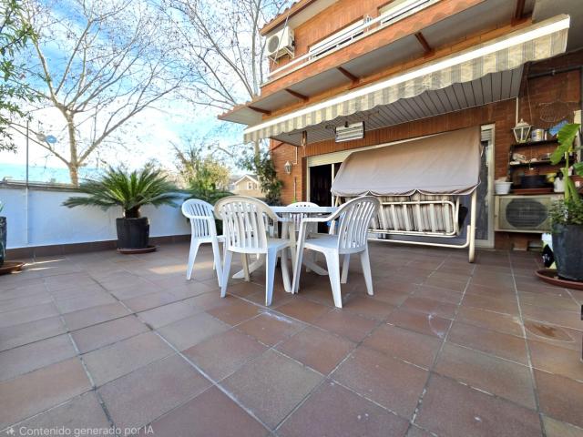 Casa adosada en venta en Cerdanyola del Vallès, Sant Ramón. MAGNÍFICA CASA ADOSADA DE 214M2 EN ELS JARDINS!. Casas adosadas Cerdanyola del.