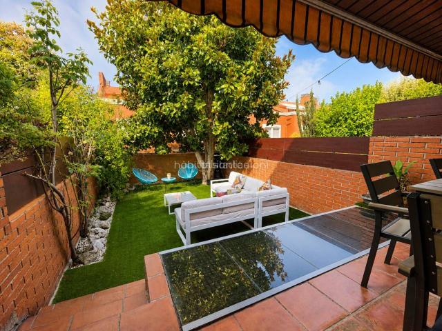 Casa adosada en venta en Cerdanyola del Vallès, Serraparera. Exclusiva casa con jardín en Serraparera. Casas adosadas Cerdanyola del.