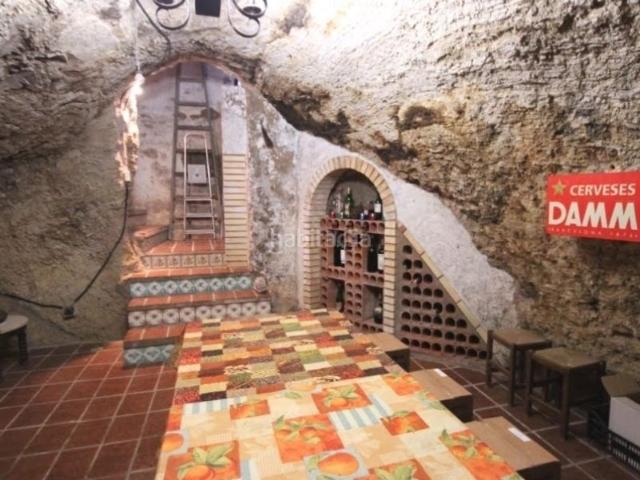 Casa adosada en venta en Cervera del Río Alhama. Casa rústica con dos bodegas y zona interior con barbacoa. Casas adosadas Cervera del Río.