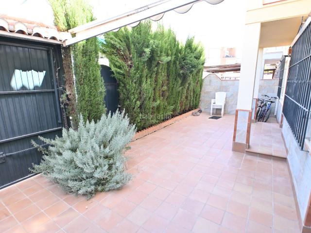 Casa adosada en venta en Churriana de la Vega, Parque de San Roque. Se vende casa adosada de 4 dormitorios en Churriana de la Vega. Casas adosadas Churriana de la.
