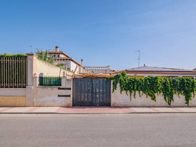 Casa adosada en Venta en Chauchina