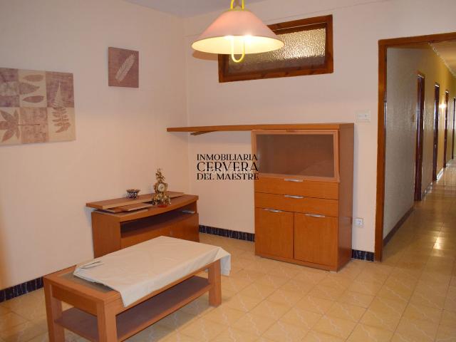 Casa adosada en venta en Xert. ¡REBAJADO DESDE 88.000 A 75.000! Amplia Casa De Pueblo Con Jardin Ubicada En Chert. Casas adosadas.