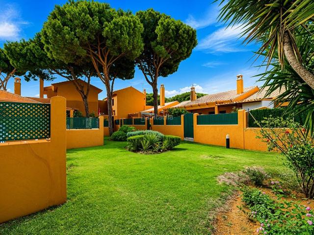 Casa adosada en venta en Chiclana de la Frontera, Sancti Pietri. VIVIENDA EN PLANTA BAJA EN URBANIZACION CON PISCINA. Casas adosadas Chiclana de la.