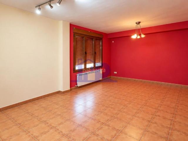 Casa adosada en venta en Chillarón de Cuenca. Se vende Chalet con piscina en Urbanización Señorio del Pinar. Casas adosadas Chillarón de.
