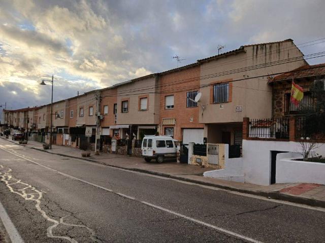 Casa adosada en Venta en Chozas de Canales