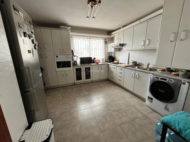 Casa adosada en venta en Ciudad Real, Los Rosales. ¡Chalet adosado en venta en la zona de la Vía Verde!. Casas adosadas Ciudad.
