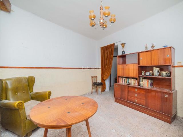 Casa adosada en venta en Ciempozuelos, Casco Antiguo Norte. EN VENTA: CHALET ADOSADO CON DOS PLANTAS Y PATIO EN CIEMPOZUELOS PARA REFORMAR. Casas adosadas.