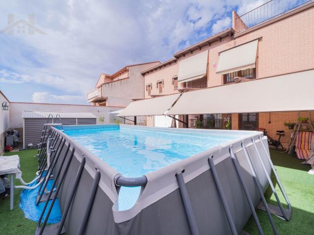Casa adosada en venta en Ciempozuelos, Los Cestos Belén Las Eras. EN VENTA: ESPECTACULAR CHALET ADOSADO DE 4 DORMITORIOS CON GARAJE Y AMPLIAS ZONAS EXTERIORES. Casas adosadas.