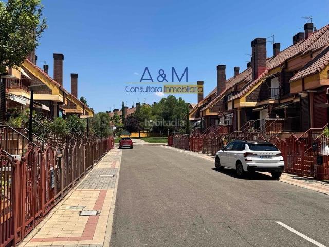 Casa adosada en venta en Cistérniga. ADOSADO EN VENTA EN LA CISTÉRNIGA. Casas adosadas.