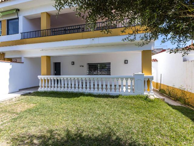 Casa adosada en venta en Cubelles, Bardaji El Molí de Baix. Casa pareada dividida en dos viviendas independientes cerca de la playa. Casas adosadas.