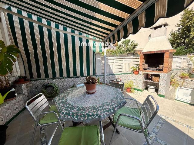 Casa adosada en venta en avenida De Francesc Macià, Vilanova i La Geltrú, de 196 m² 5 habitaciones por 520.000