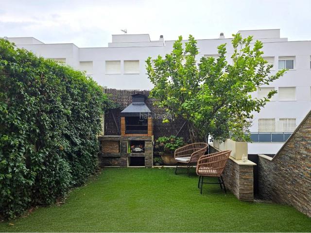 Casa adosada en venta en Cubelles, Les Salines Pla de Sant Pere. Casa adosada en segunda línea de mar con jardín, terraza, garaje y piscina, zona la Mota de Sant Pere Cubelles. Casas adosadas.
