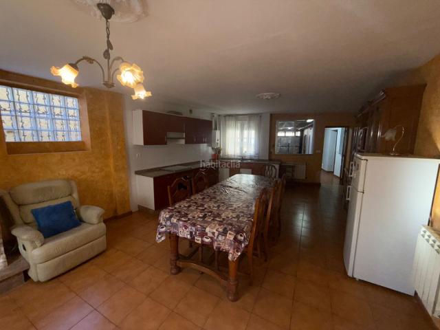 Casa adosada en venta en Cubillos del Sil. SE VENDE CHALET ADOSADO EN EL CENTRO DE CUBILLOS DEL SIL LEÓN. Casas adosadas Cubillos del.