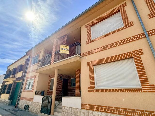 Casa adosada en venta en Cuéllar. Chalet adosado en venta en Cuéllar. Ref. 2091. Casas adosadas.