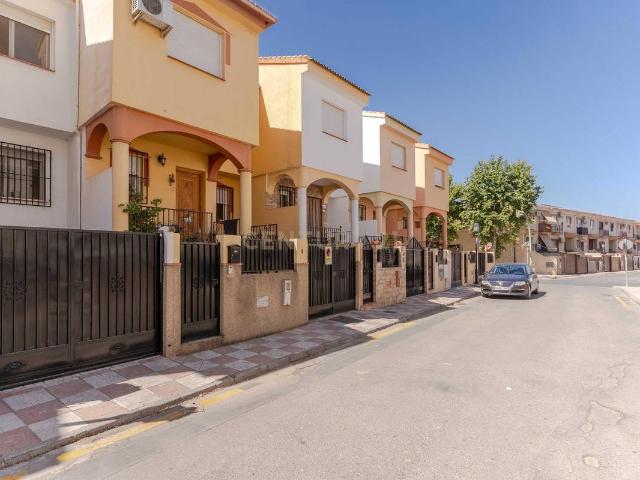 Casa adosada en Venta en Cúllar Vega