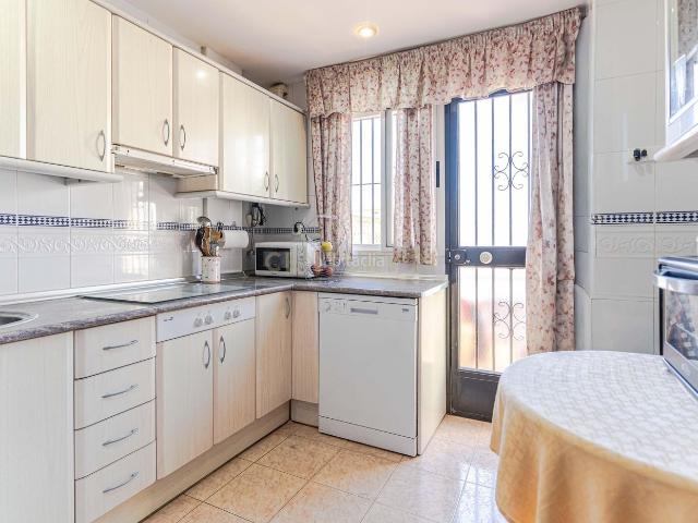 Casa adosada en venta en Cúllar Vega. Casa Adosada en Cúllar Vega, Granada Casi Nueva!. Casas adosadas Cúllar.
