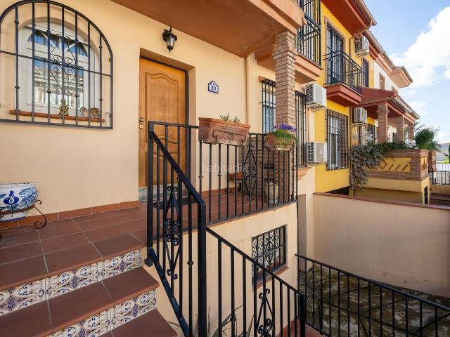 Casa adosada en venta en Cúllar Vega. MAGNÍFICA CASA ADOSADA CON VISTAS DESPEJADAS Y GRAN LUMINOSIDAD. Casas adosadas Cúllar.