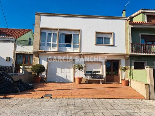 Casa adosada en Venta en A Pobra do Caramiñal