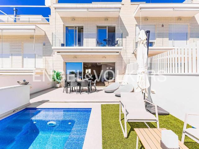 Casa adosada en Venta en Ametllers Poble Sec