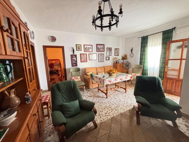 Casa adosada en venta en Andújar. Casa en poblado Virgen de la Cabeza. Casas adosadas.