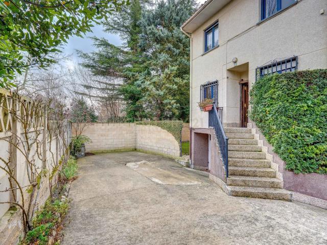 Casa adosada en venta en Anguciana – Calle Villalba