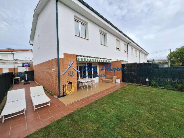 Casa adosada en Venta en Anguciana