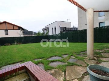 Casa adosada en venta en Abanto y Ciérvana Abanto Zierbena. Casa Adosada, 5 Dormitorios, Salón con Chimenea, Jardin, Txoko con Tximenea y Garaje. Casas adosadas Abanto y Ciérvana Abanto.