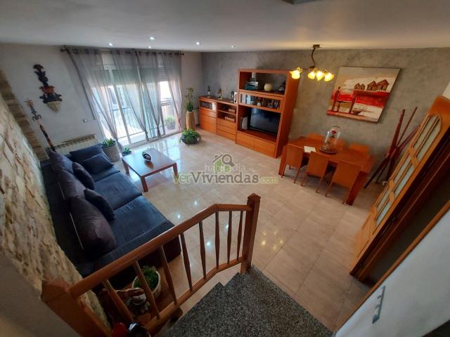 Casa adosada en venta en Abrera. Preciosa casa adosada con piscina. Casas adosadas.