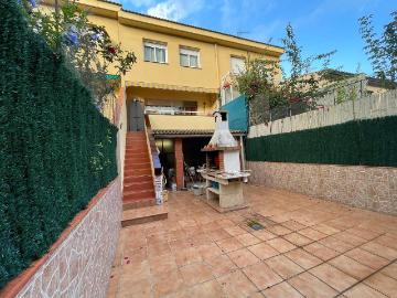 Casa adosada en Venta en Abrera
