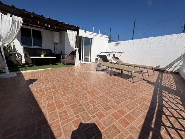 Casa adosada en venta en Adeje, Armeñime Las Moraditas Las Cancelas. Adosado con grandes terrazas y vistas panorámicas al mar. Casas adosadas.