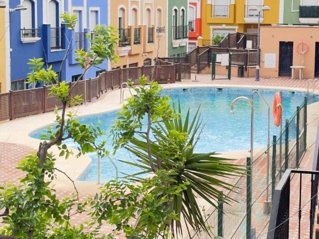 Casa adosada en Venta en Adra