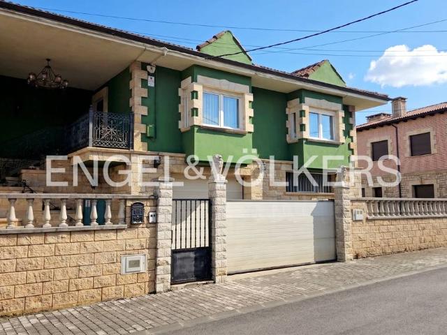 Casa adosada en Venta en Aguilar de Campoo