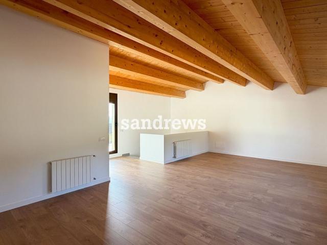 Casa adosada en venta en Agullana. Casa adosada de obra nueva con jardín, terraza y garaje para 3 coches en el Alt Empordà. Casas adosadas.