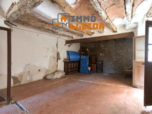 Casa adosada en venta en Àger. Casa con jardín en el corazón de Àger una oportunidad única para crear la vivienda de tus sueños. Casas adosadas.