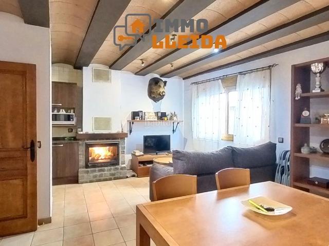 Casa adosada en venta en Àger. Preciosa casa de piedra ubicada en el corazón de La Vall dÀger. Casas adosadas.