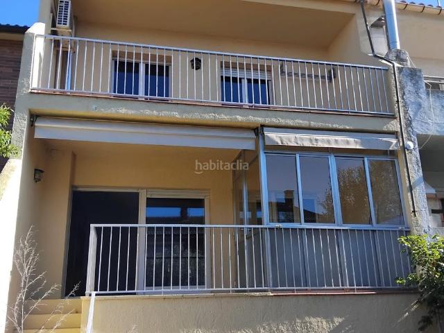 Casa adosada en venta en Agramunt. Chalet adosado 210 mt y Jardin 50 mt sol todo el día. Casas adosadas.
