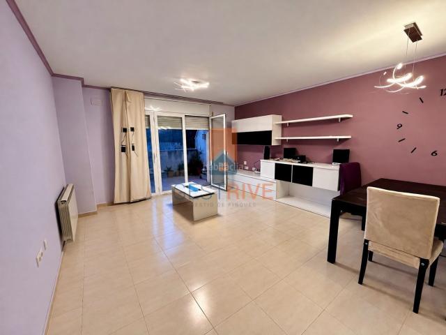 Casa adosada en venta en Agramunt. Amplia casa adosada de 270 m² con jardín privado, garaje y terrazas en Agramunt. Casas adosadas.