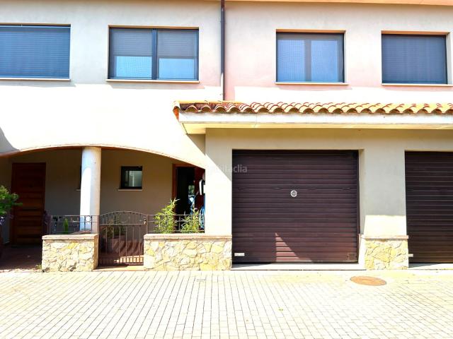 Casa adosada en venta en Aiguaviva. CASA A AIGUAVIVA. Casas adosadas.