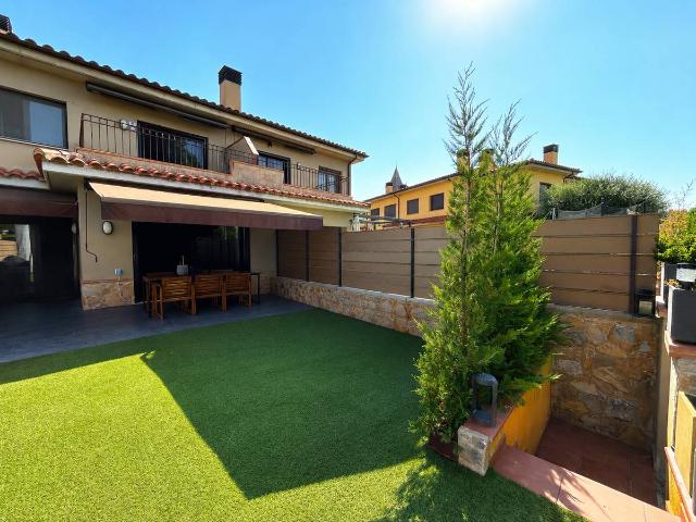 Casa adosada en Venta en Aiguaviva