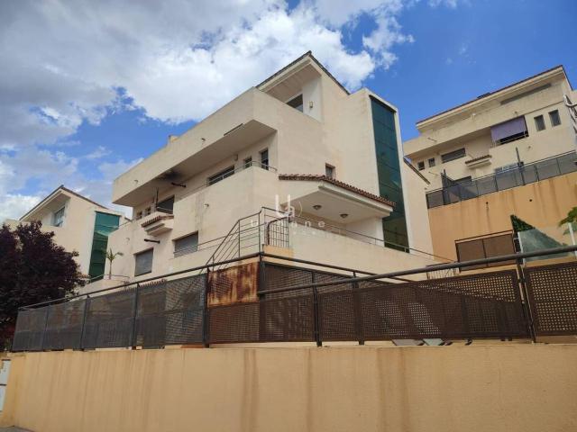 Casa adosada en Venta en Altorreal El Chorrico