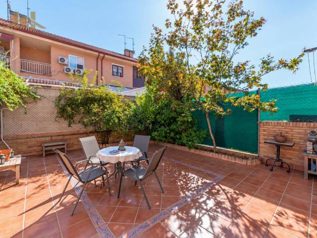 Casa adosada en Venta en Altos del Olivar El Caracol
