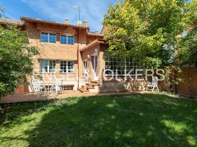 Casa adosada en Venta en Alameda de Osuna